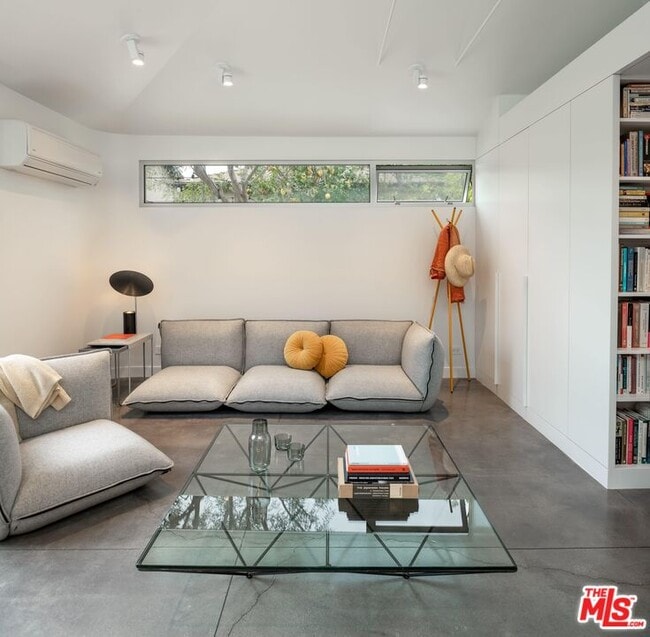 Building Photo - 1060 Nowita Pl