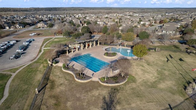 Building Photo - 706 Harwood Dr