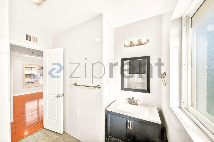 Building Photo - 2303 W Beverly Blvd