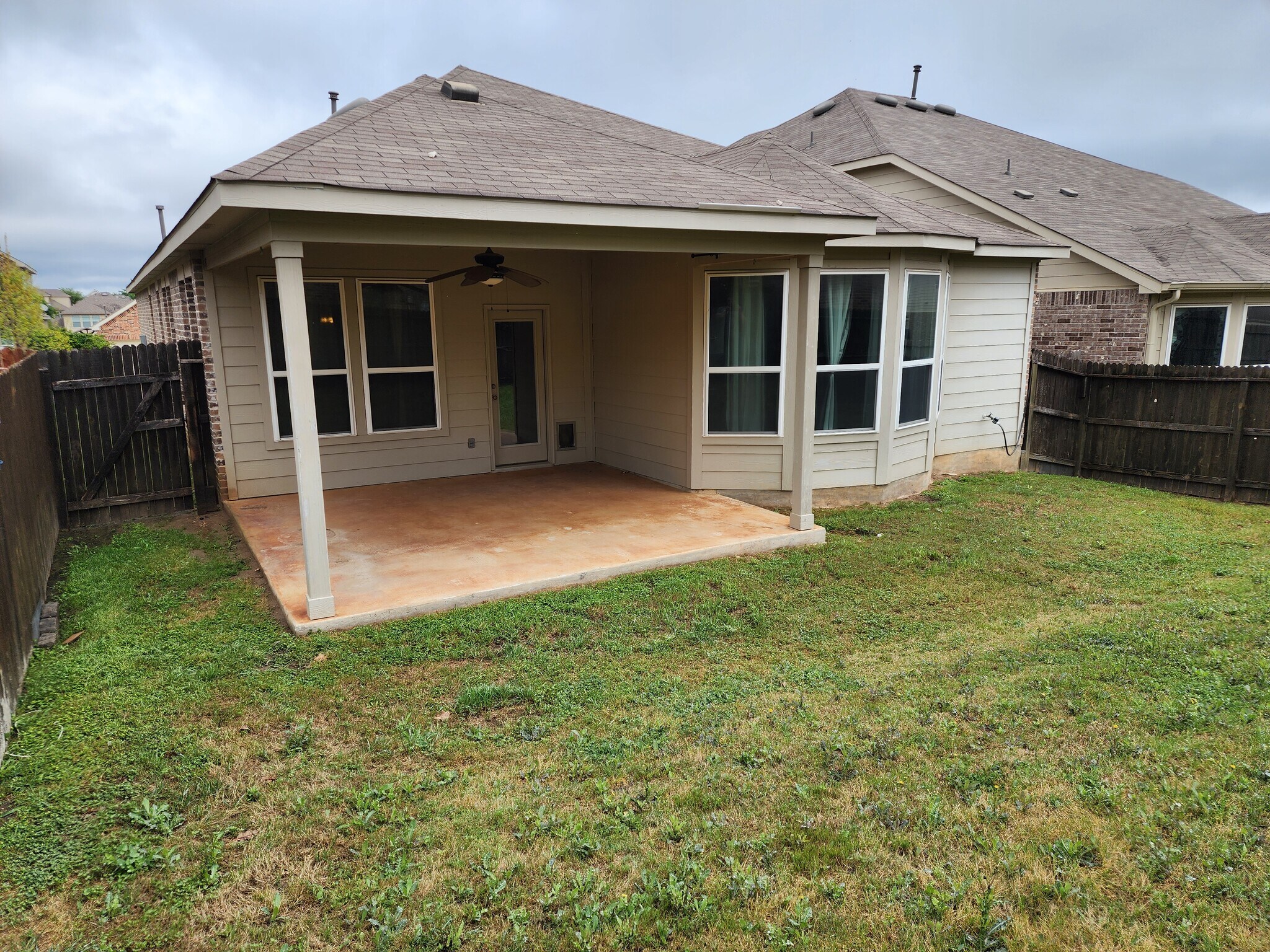 Building Photo - 27423 Paraiso Sands