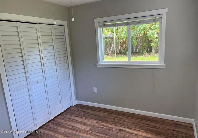 Building Photo - 450 Riverdale Dr