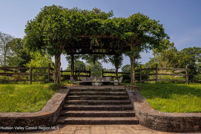 Building Photo - 243 Morton Rd