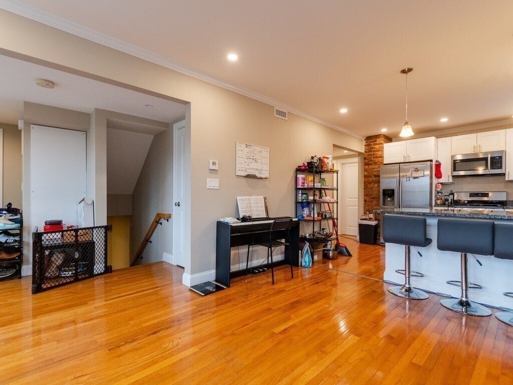 Building Photo - 107 Kenrick St