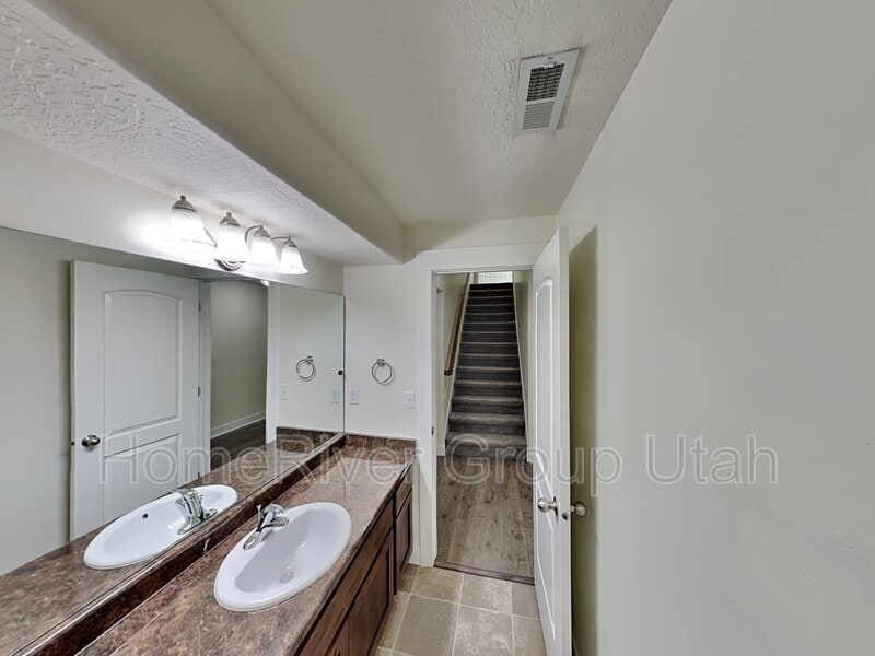 Building Photo - 708 S 80 E