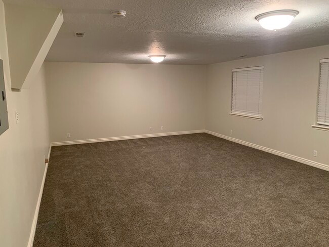 Building Photo - 325 E 100 S