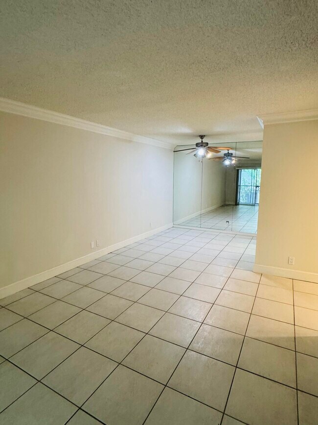 Building Photo - 1527 S Flagler Dr