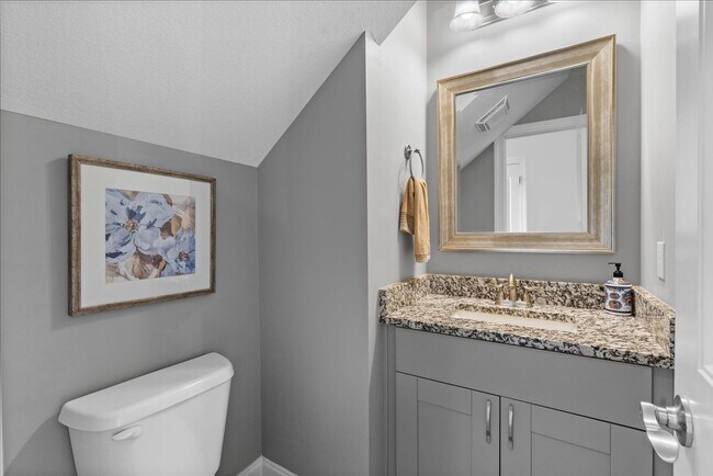Building Photo - Move-In Ready Luxury in Island Point Estates