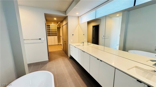 Building Photo - 26 Promenade Isle Ln