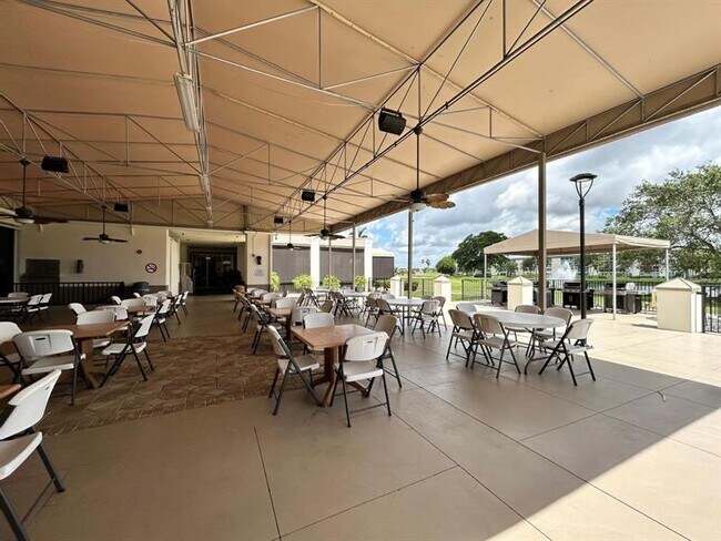 Building Photo - 2402 Antigua Cir