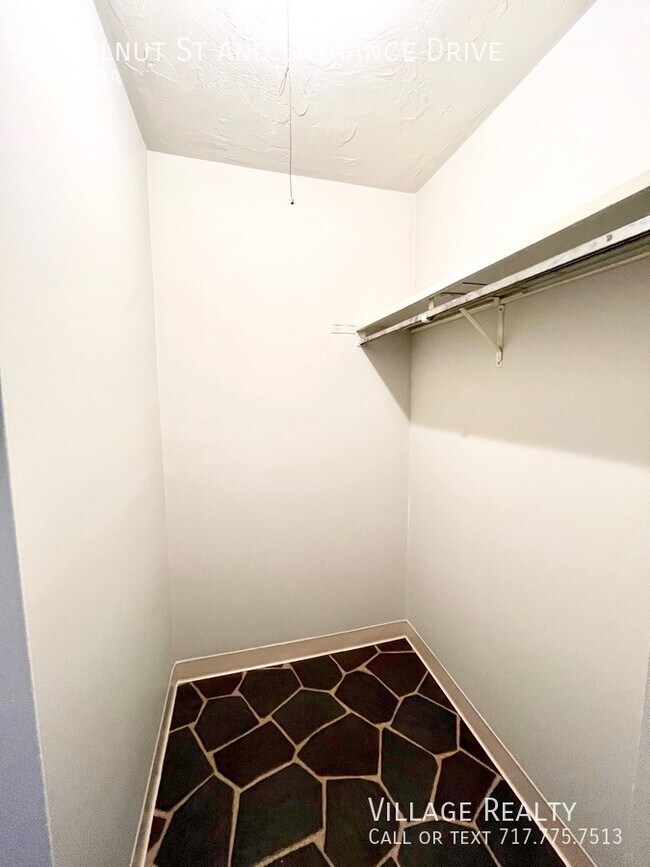 Building Photo - 312 N Walnut St