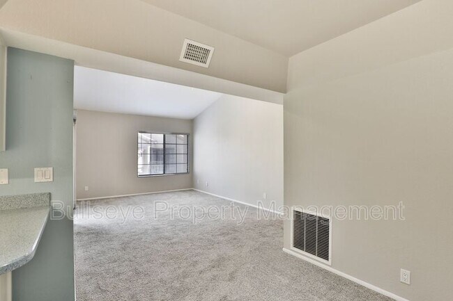 Building Photo - 925 N College Ave