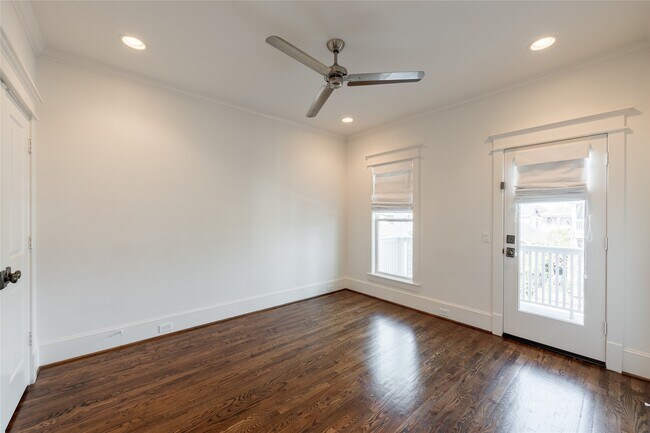 Building Photo - 828 E 28th St