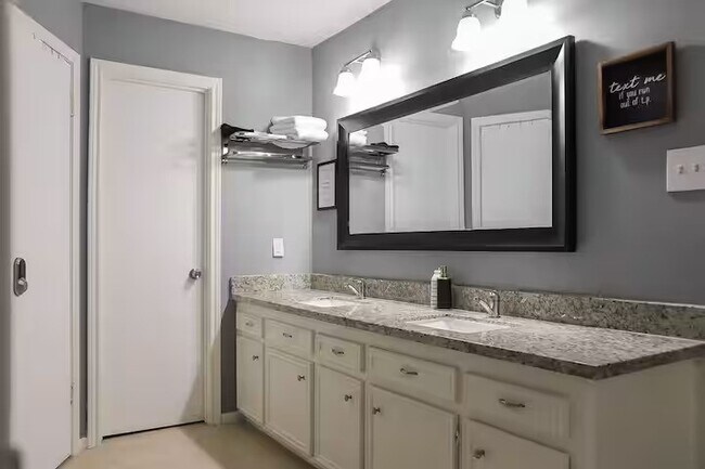 Building Photo - 11307 Canyon Trail Dr