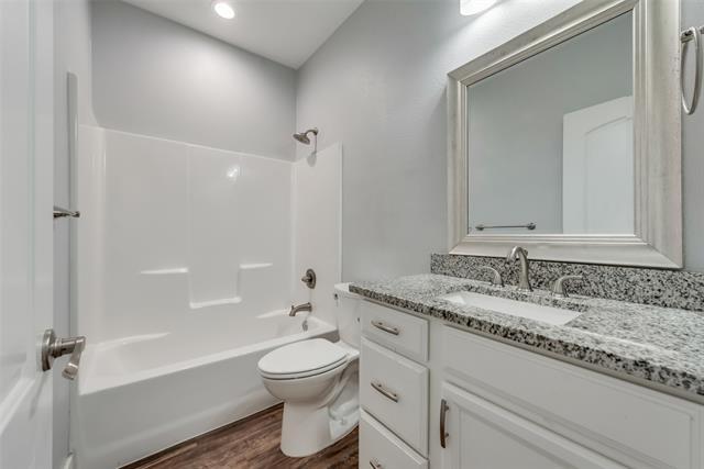 Building Photo - 1212 W Elm St