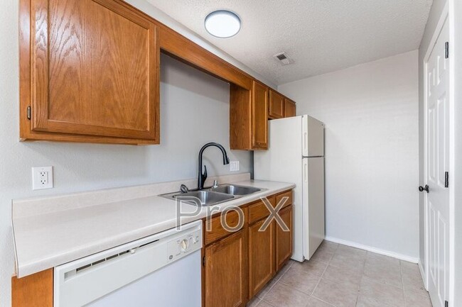 Building Photo - 3503 SW Victoria Pl