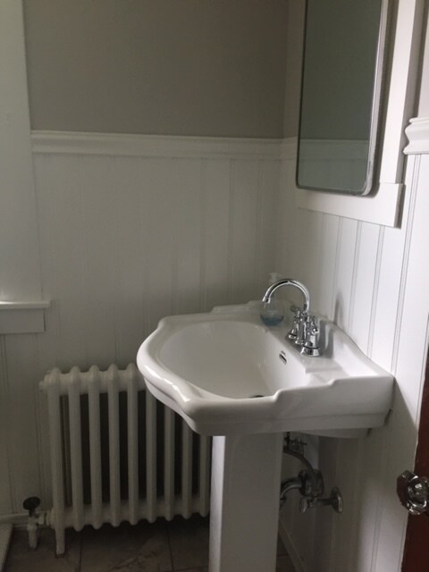 2nd floor Bathroom w Tub - 2 Wilford Rd