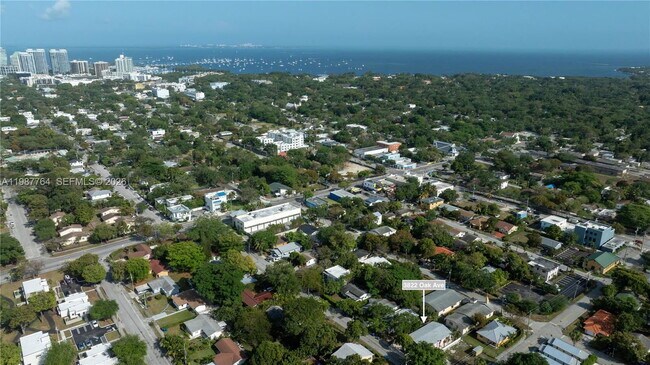 Building Photo - 3826 Oak Ave