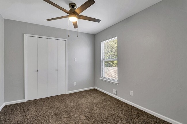 Building Photo - 401 S Cannady Dr