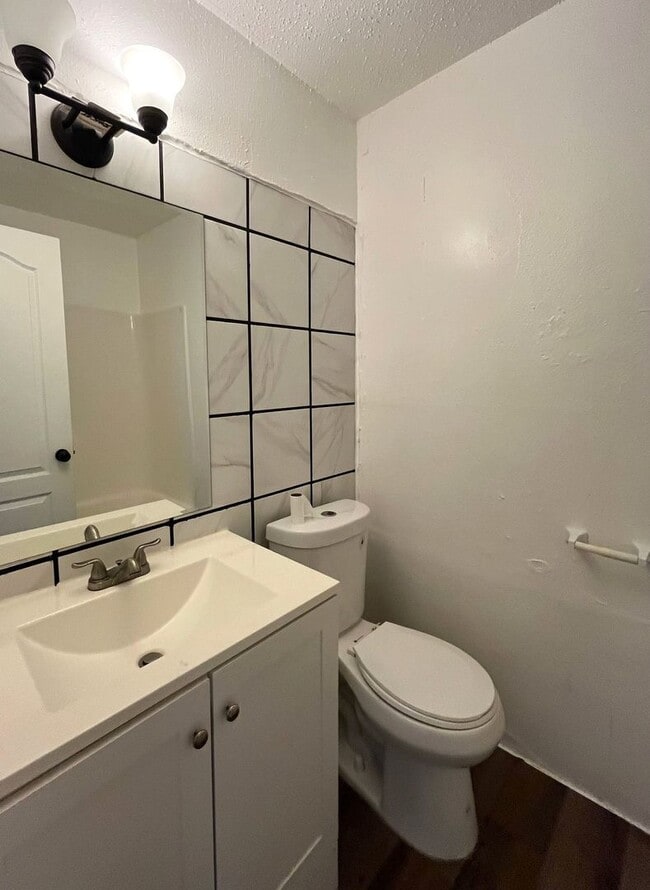 Building Photo - 7115 Glen Terrace