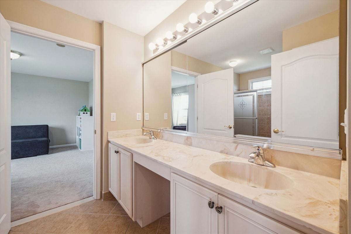 Building Photo - 24323 Bellingham Dr
