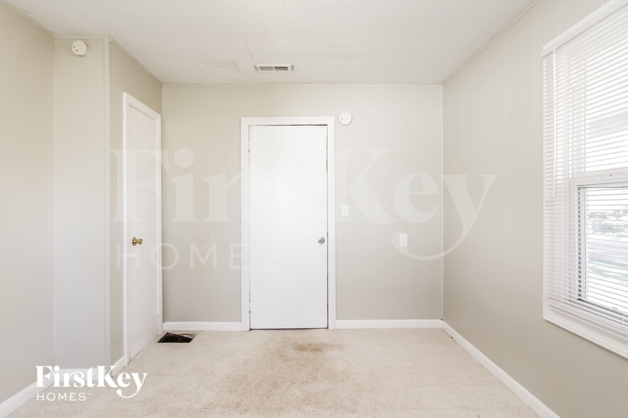 Building Photo - 4719 Wellington Ave