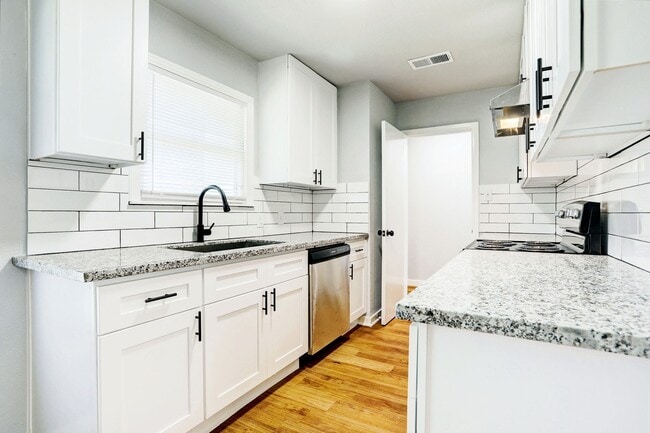 Building Photo - 1706 3rd Ave N