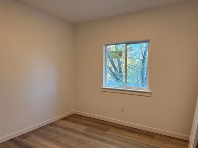 Building Photo - Duplex in Post Falls!