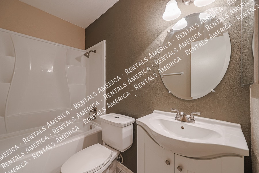 Building Photo - 4555 W Continental Dr