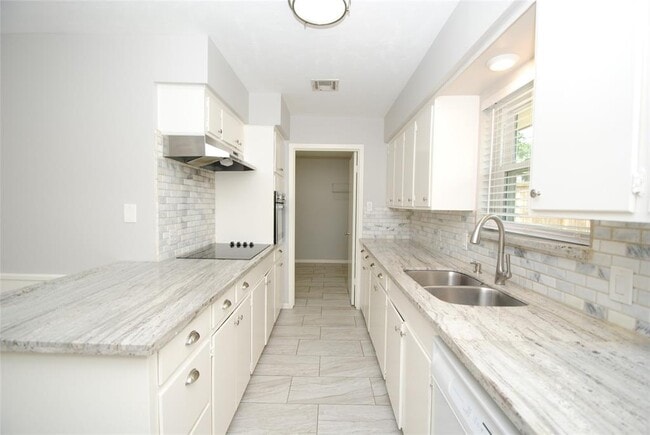 Building Photo - 10038 Briarwild Ln