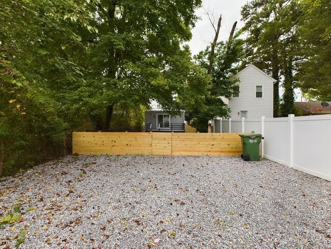 Building Photo - 416 Milton St