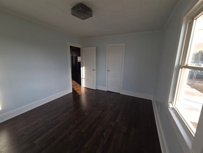 Building Photo - 209 Bartlett Ave