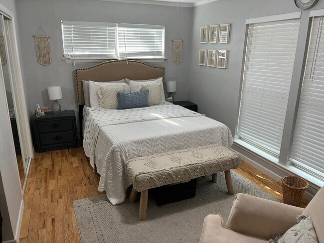 Building Photo - 830 Blackburn St