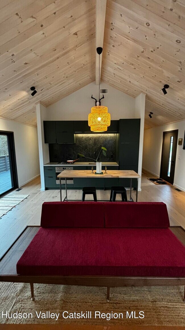 Building Photo - 13 Regal Rd