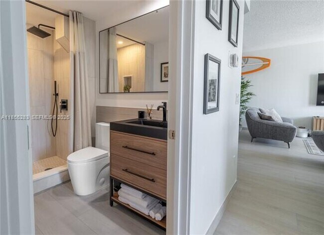 Building Photo - 3255 NE 184th St