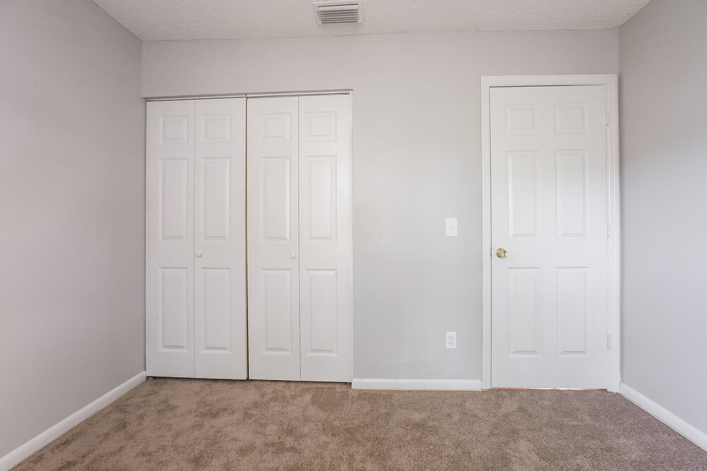 Building Photo - 318 Regal Park Dr