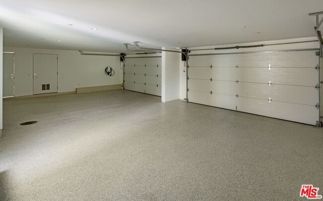 Building Photo - 2189 Summitridge Dr