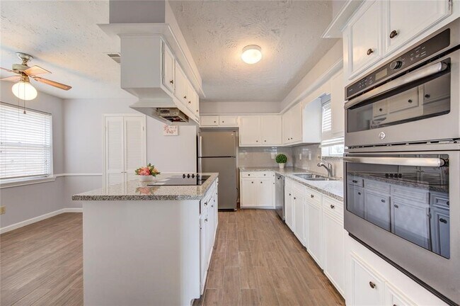 Building Photo - 2950 Jenny Dr