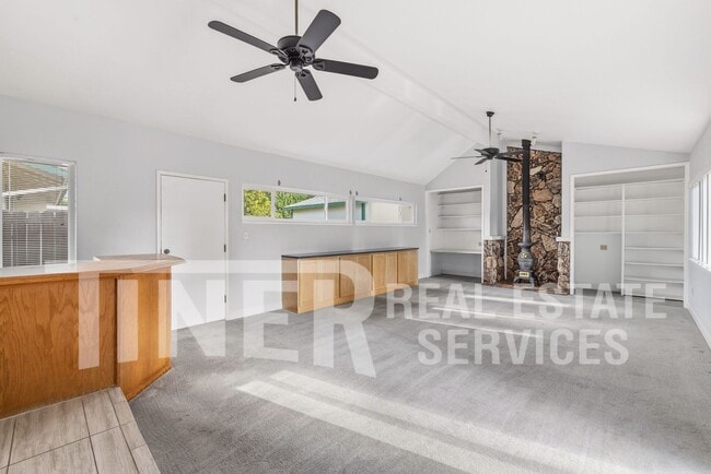 Building Photo - 511 Lyndhurst Ave