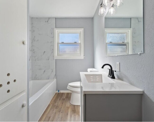 Building Photo - Great rental now available near west loop 289