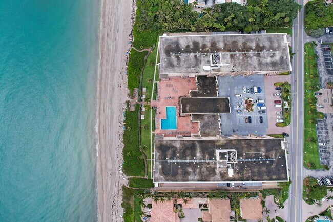 Building Photo - 1147 Hillsboro Mile