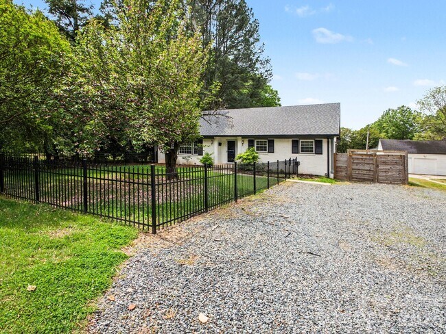 Building Photo - 782 Union St S