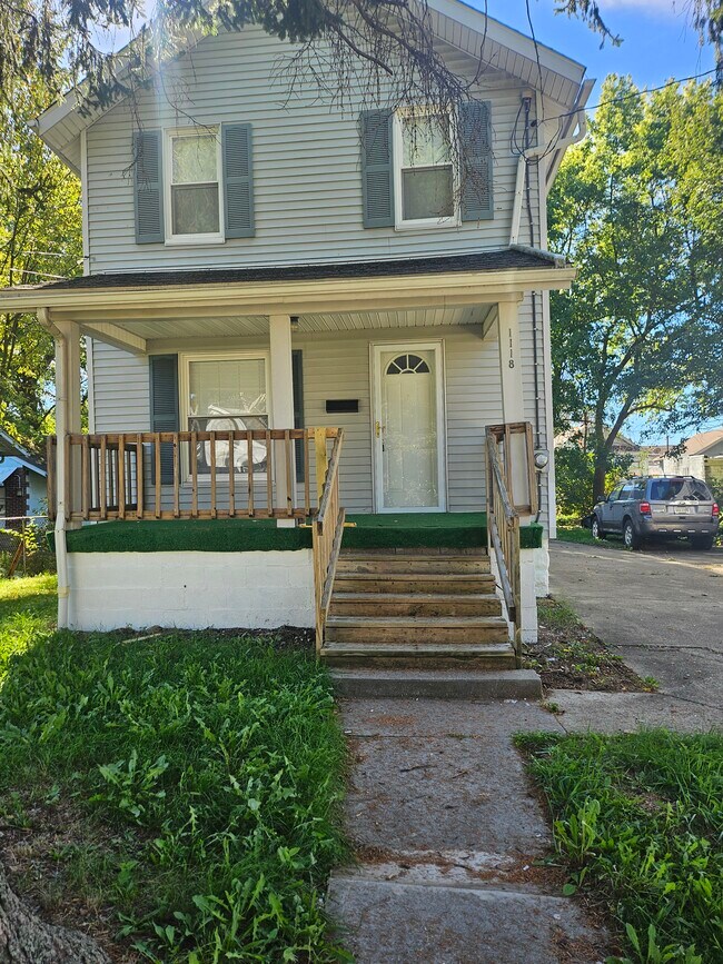 Primary Photo - 1118 Santee Ave