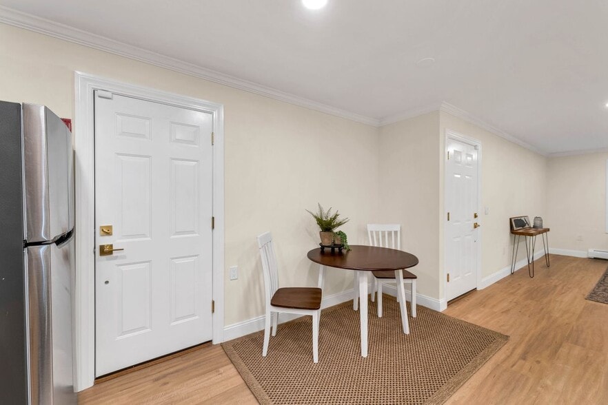 Building Photo - 50 Brookside, O3