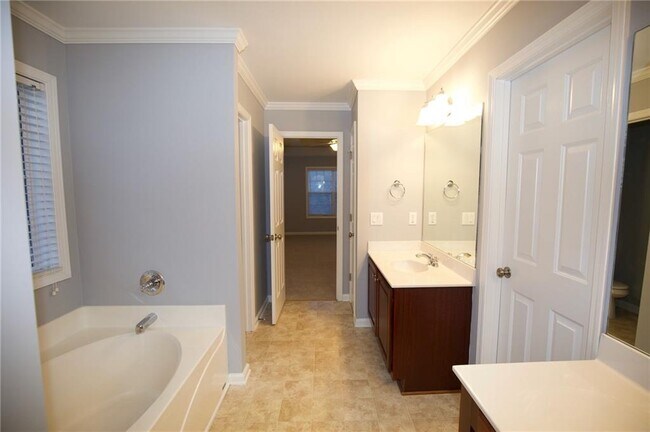 Building Photo - 7897 The Lakes Point