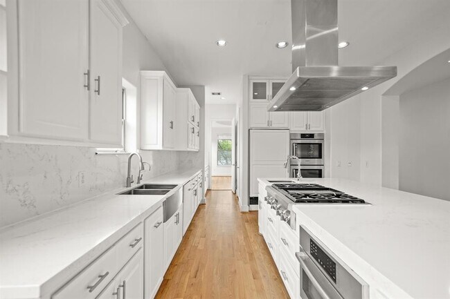 Building Photo - 9714 Braesmont Dr