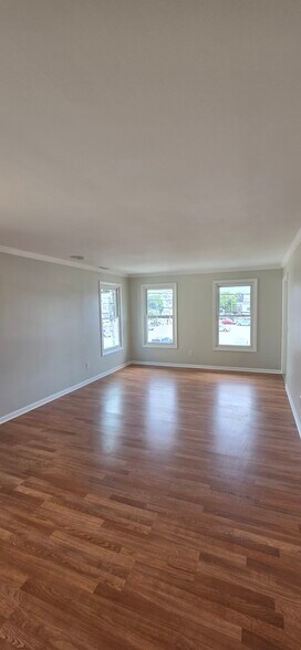 Building Photo - 736 Savin Ave