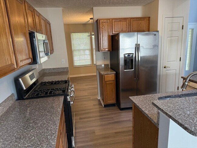 Building Photo - Updated 3 Bed, 2.5 Bath Home