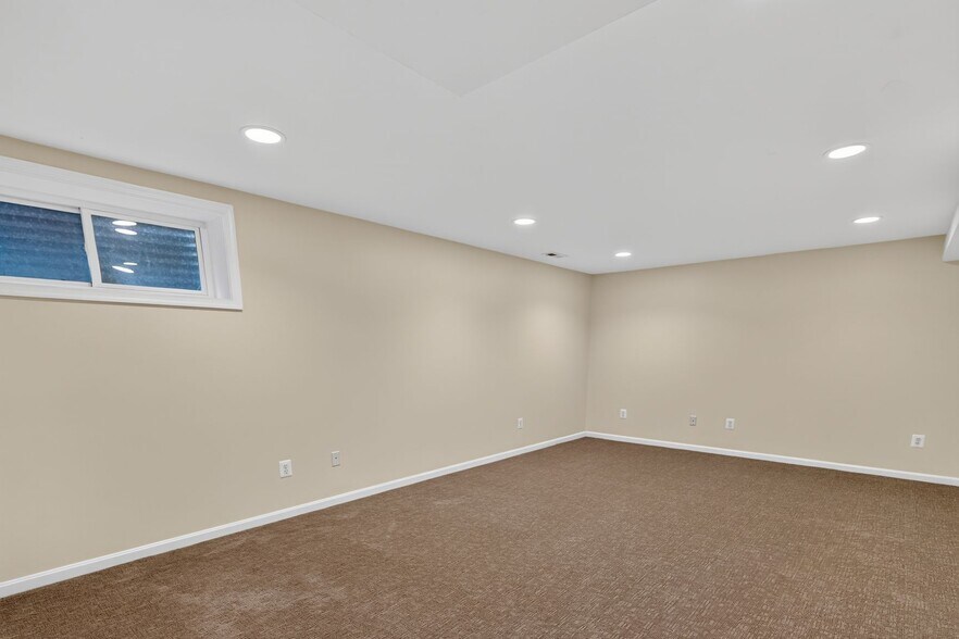 Finished basement - 6905 Stonewood Ct