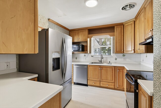 Building Photo - 6635 Blackwood Dr