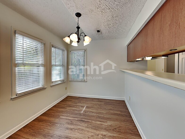 Building Photo - 5301 Wenesly Ct